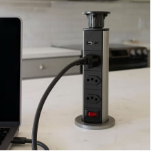 Torre de Tomada Multiplug Retrátil 3 Tomadas e USB+USB-C Embutir Bancada Cyl-tt2 Torre de Tomada Multiplug Retrátil 3 Tomadas e USB+USB-C Embutir Bancada Cyl-tt2