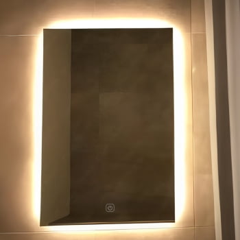 Espelho Banheiro Com Iluminação Led Touch 110v/220v Bivolt Branco Frio Quente 60x80cm Sala 6080r